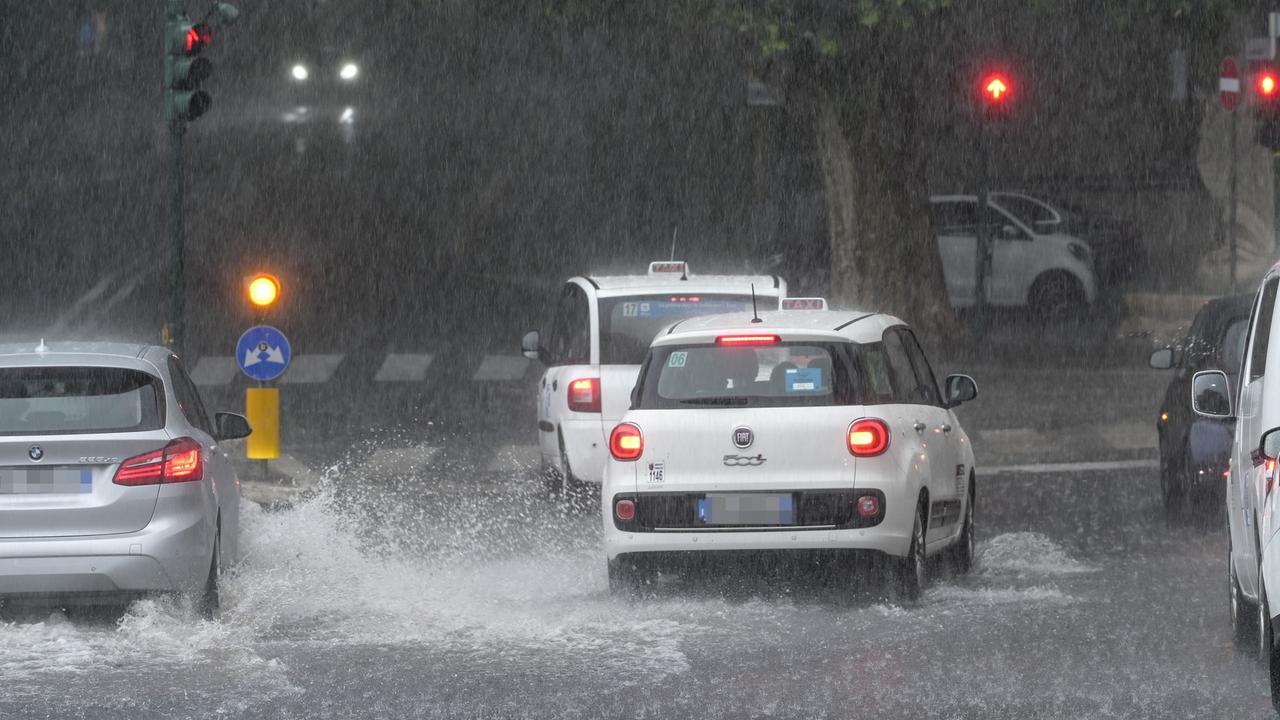 Anticiclone in ritirata, arriva la minaccia atlantica: tre giorni di piogge, forte vento e freddo – Le previsioni