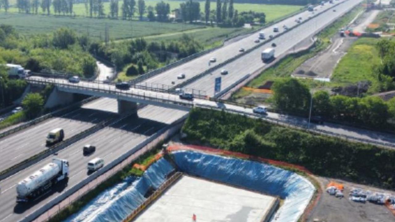 
	Il ponte della Nuova Estense sull'autostrada A1

