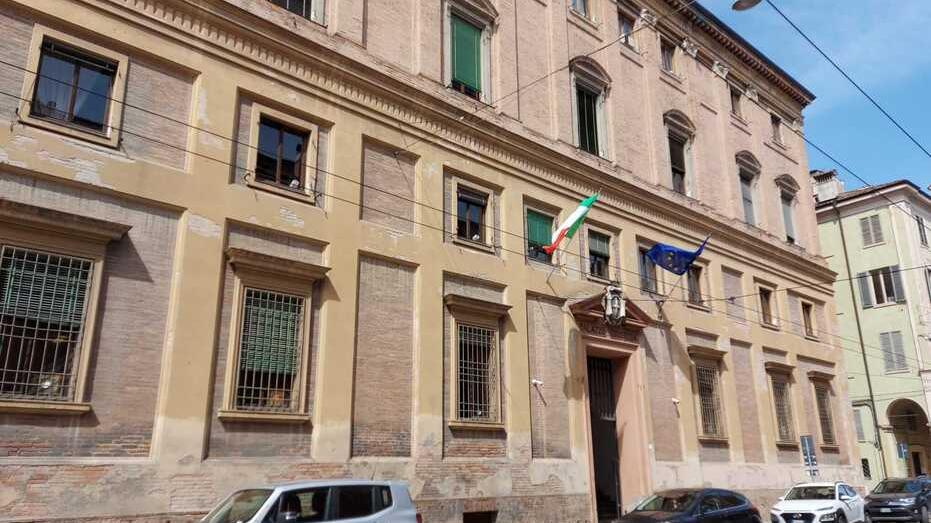 L'episodio in tribunale a Modena