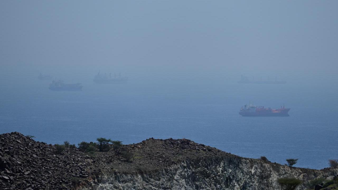 Iran, nave francese colpita a Hormuz: ci sono feriti