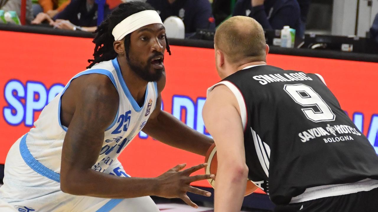 Dinamo Sassari, dopo la retrocessione il futuro resta un rebus: tra A2 e ipotesi ripescaggio