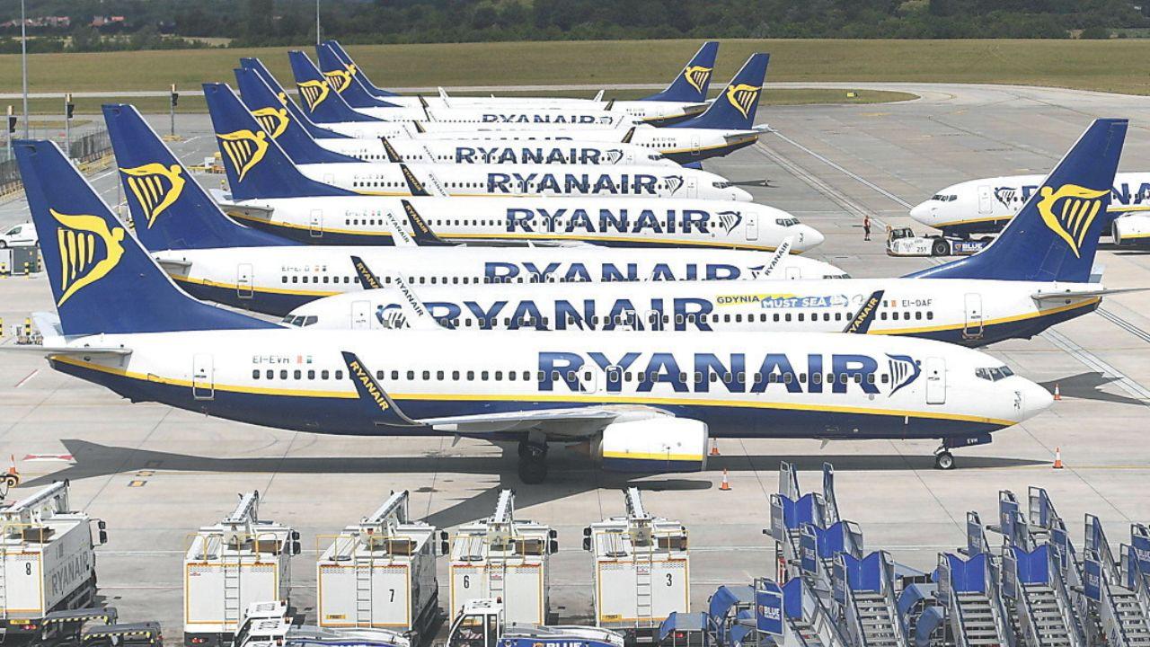 Alcuni aerei Ryanair (foto d'archivio)