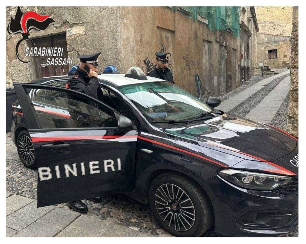 Latitante dopo la condanna per tratta di esseri umani, al momento della cattura era nascosto in un armadio