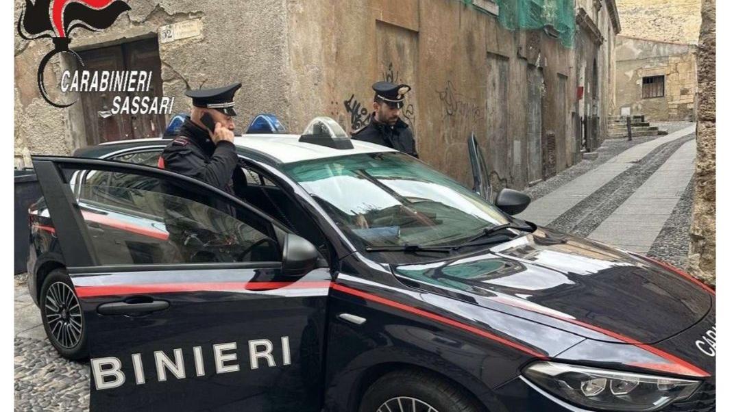 Latitante dopo la condanna per tratta di esseri umani, al momento della cattura era nascosto in un armadio