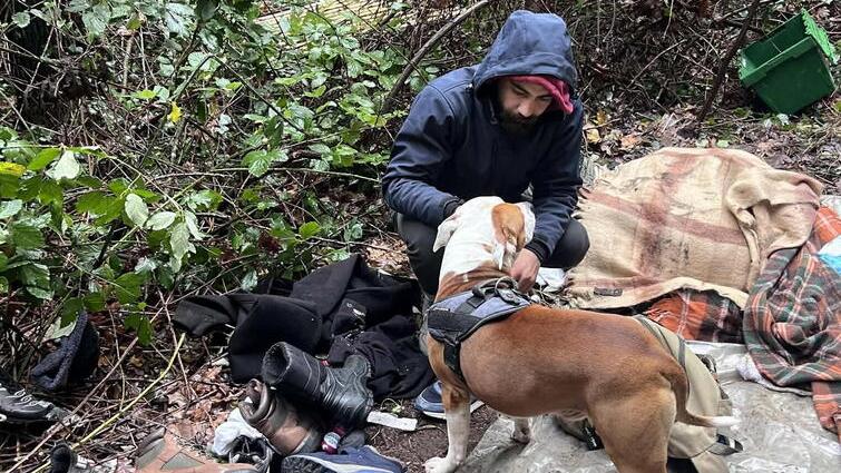 Beppe e il cane Blanco prima dello sgombero
