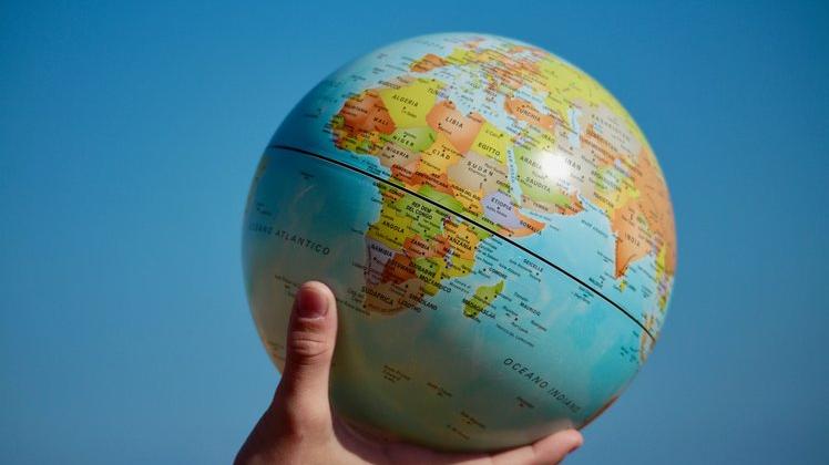 Debito mondiale record: la cifra supera i 353mila miliardi di dollari – Ecco che cosa succede