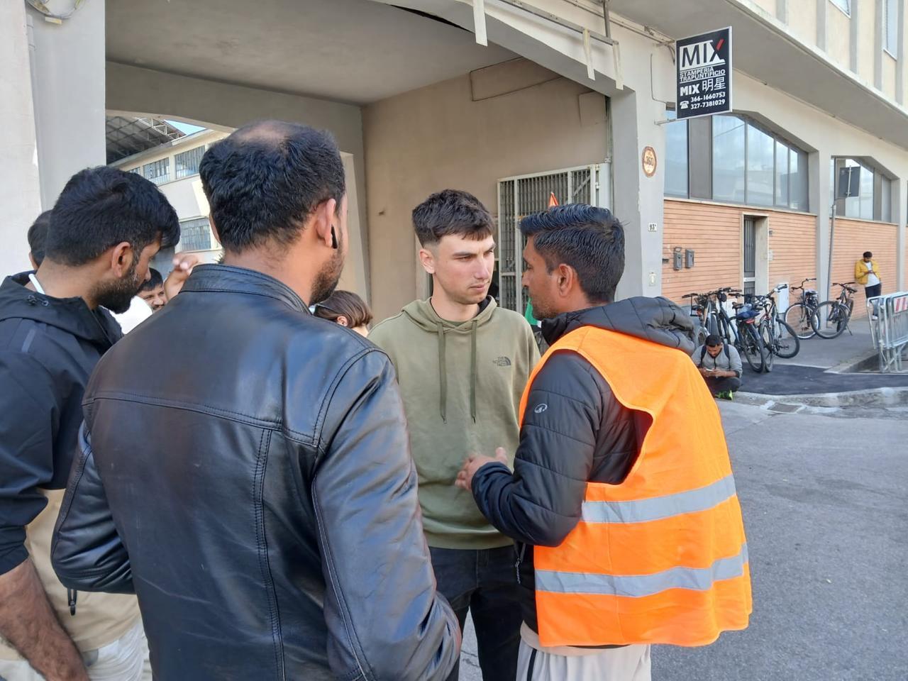 Prato, gli operai chiedono il pagamento dello stipendio: sindacalista aggredito dal titolare