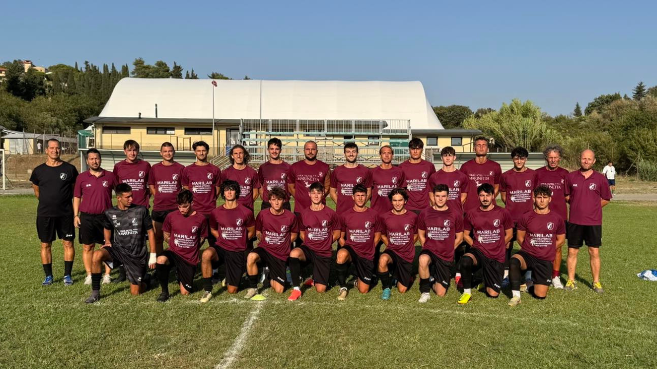 Il gruppo del Vada Calcio