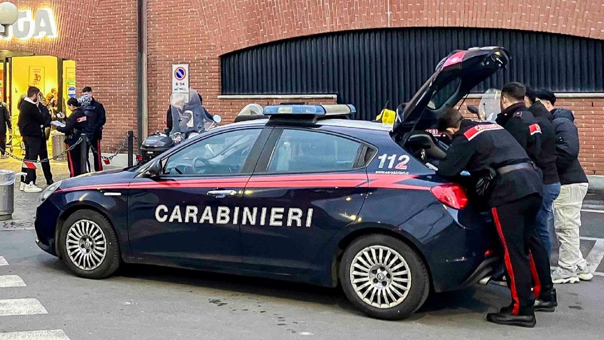 Una pattuglia dei carabinieri (foto d'archivio)
