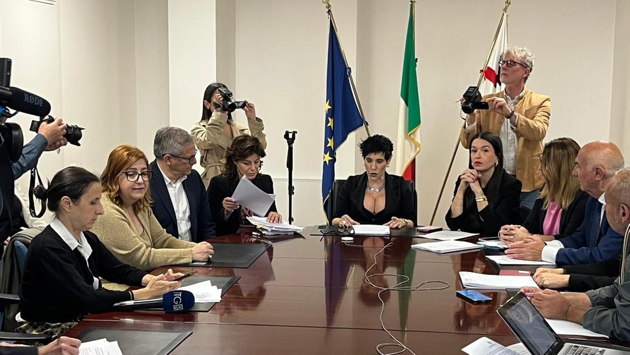 La conferenza stampa dell'assessora al Lavoro Desirè Manca - foto Mario Rosas
