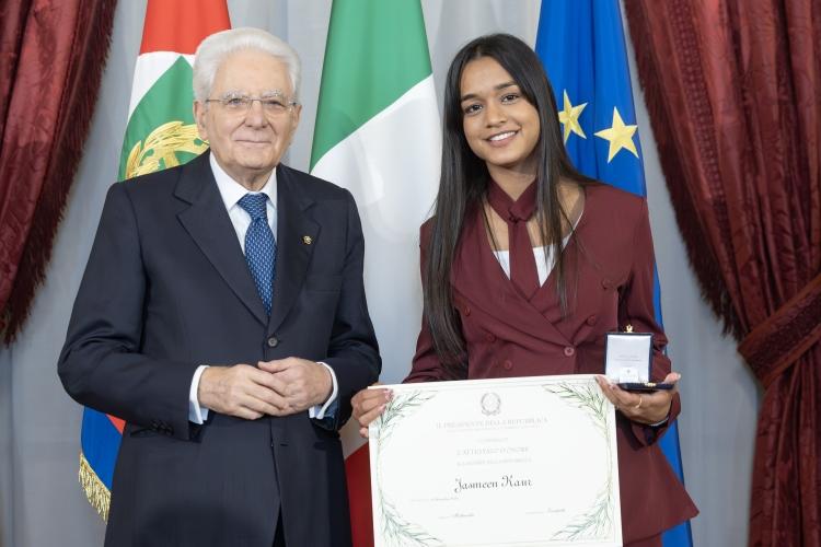 Jasmeen Kaur premiata come Alfiere al Quirinale: «Un onore». I complimenti di Mattarella