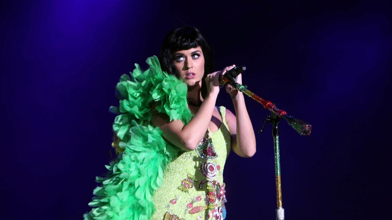 Katy Perry è la regina dell’estate smeraldina 2026: la pop star sarà in concerto al Cala di Volpe – Ecco quando