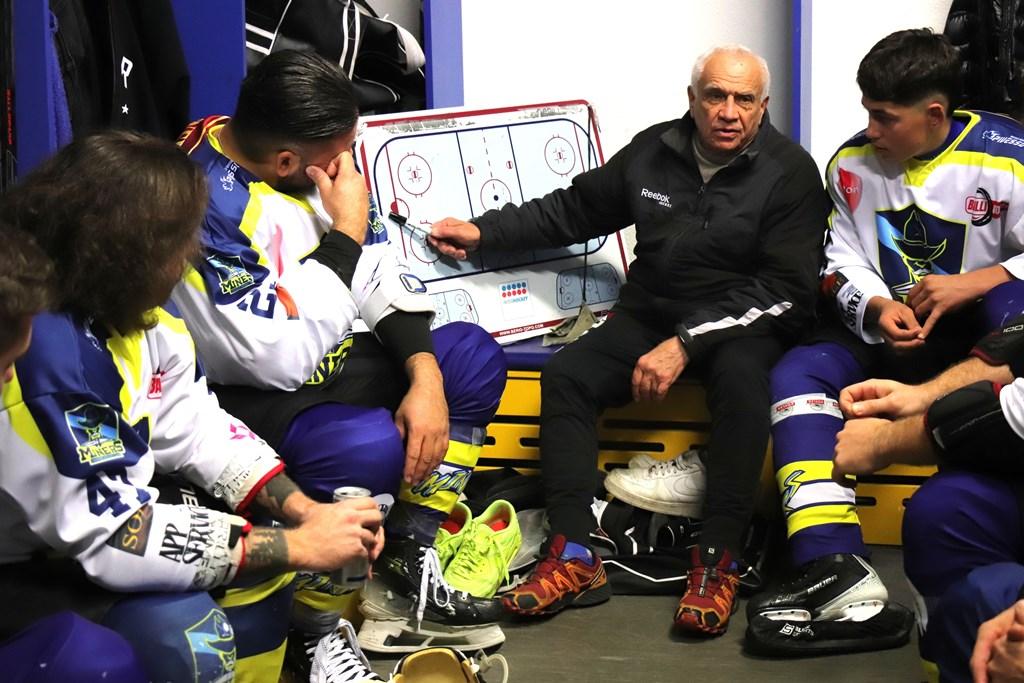 
	Nello spogliatoio dei Fanano Miners al debutto in campionato amatoriale (Foto Nevent)

