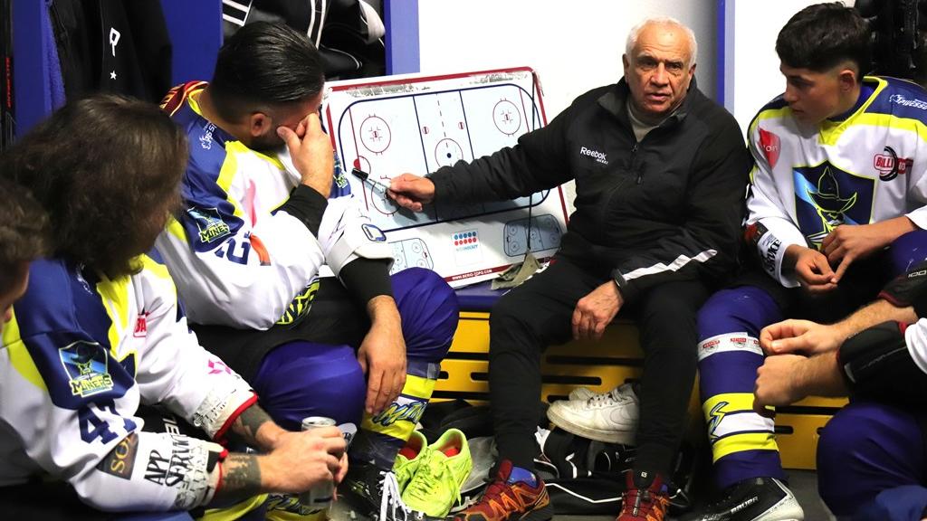 Nello spogliatoio dei Fanano Miners al debutto in campionato amatoriale (Foto Nevent)