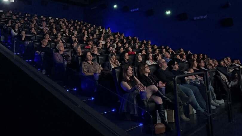 Cento, malore durante il film al cinema: salvato dai sanitari sul posto
