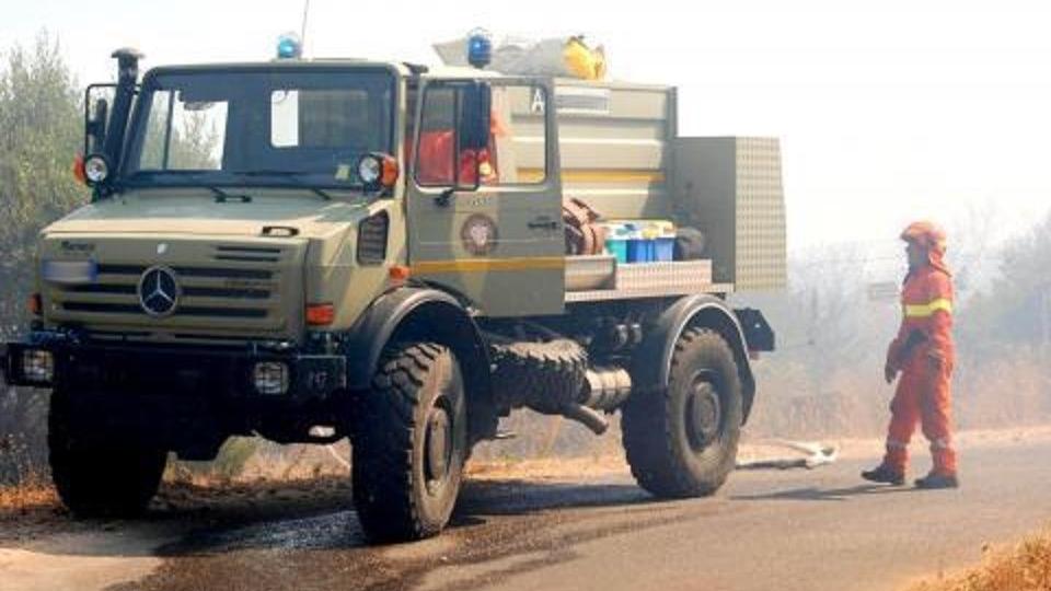 Personale di Forestas impegnati in un intervento antincendio