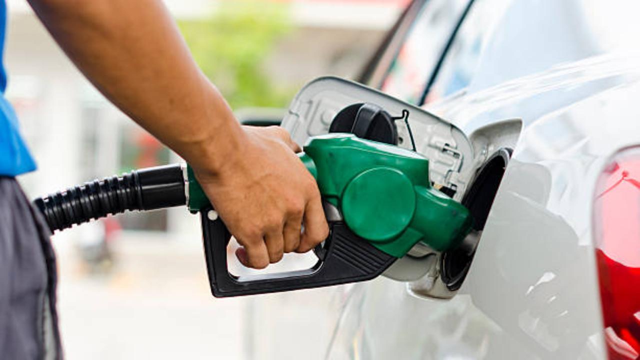 Benzina a quota 2 euro: oggi il pieno ne costa 15 in più