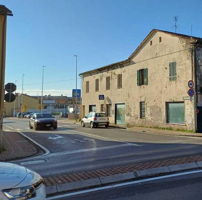 L’architetto: «Ricavare parte dell’ex Bertini per l’immissione nella rotatoria di Margine Coperta»