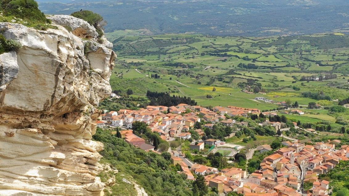 Un panorama di Laerru dai monti circostanti