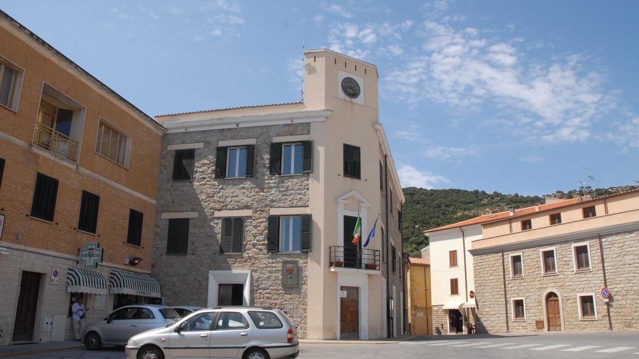 veduta - scorcio piazza comune municipio