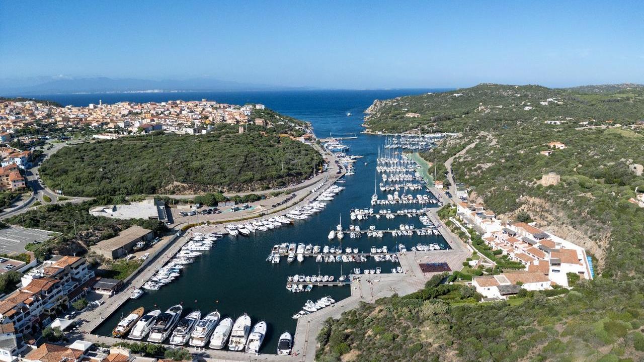 Una veduta aerea del porto di Santa Teresa Gallura