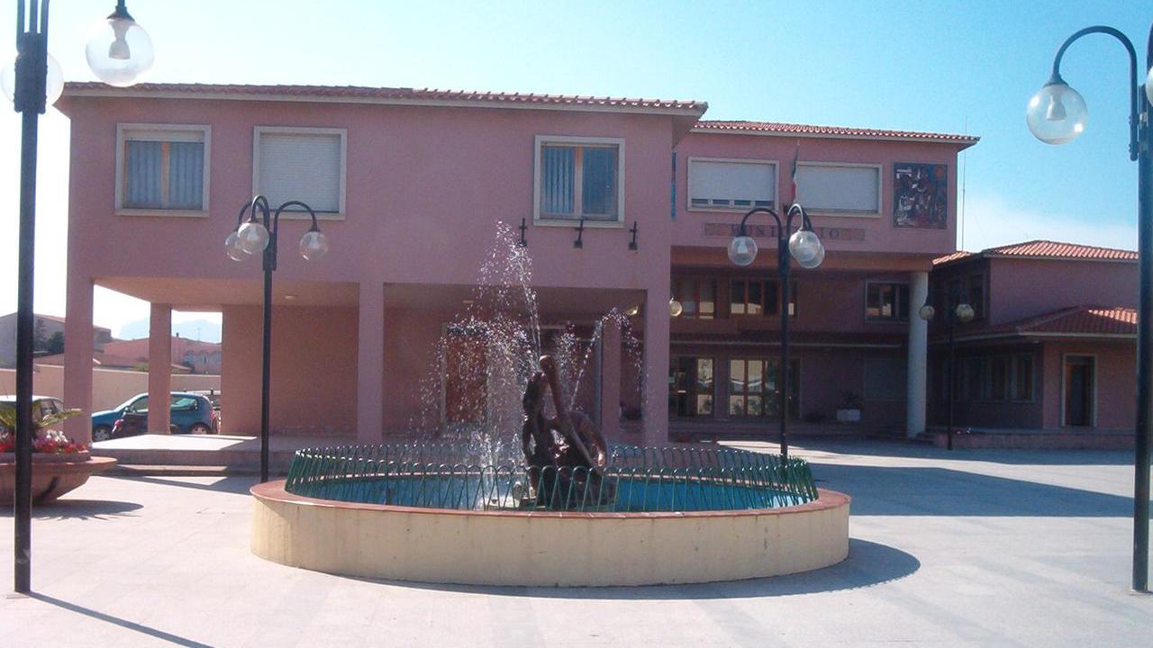 .
valledoria - il municipio