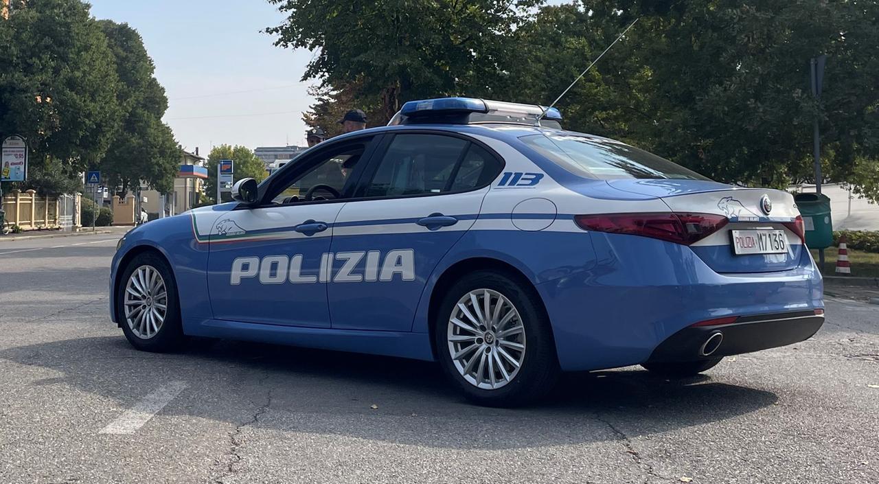 Lite nel parcheggio: colpito con il bloccasterzo e massacrato di botte