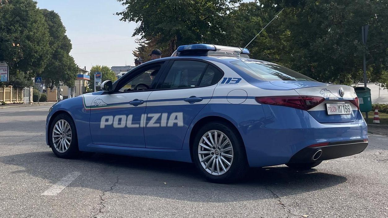 La polizia di Stato in via Emilia Ovest (foto d'archivio)