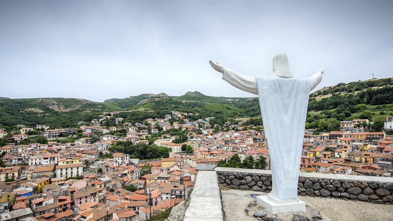 Santu Lussurgiu il Cristo Sacro Cuore dell'artista Edgardo Mugnoz