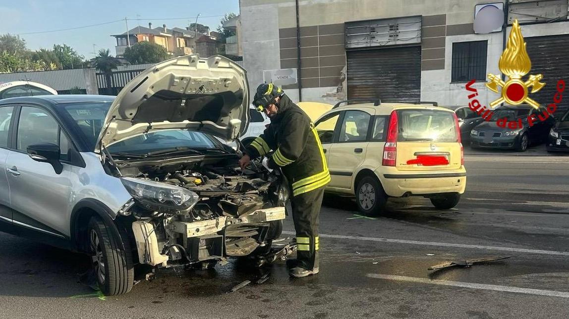 Sassari, violento scontro frontale tra due auto: i conducenti trasportati in ospedale