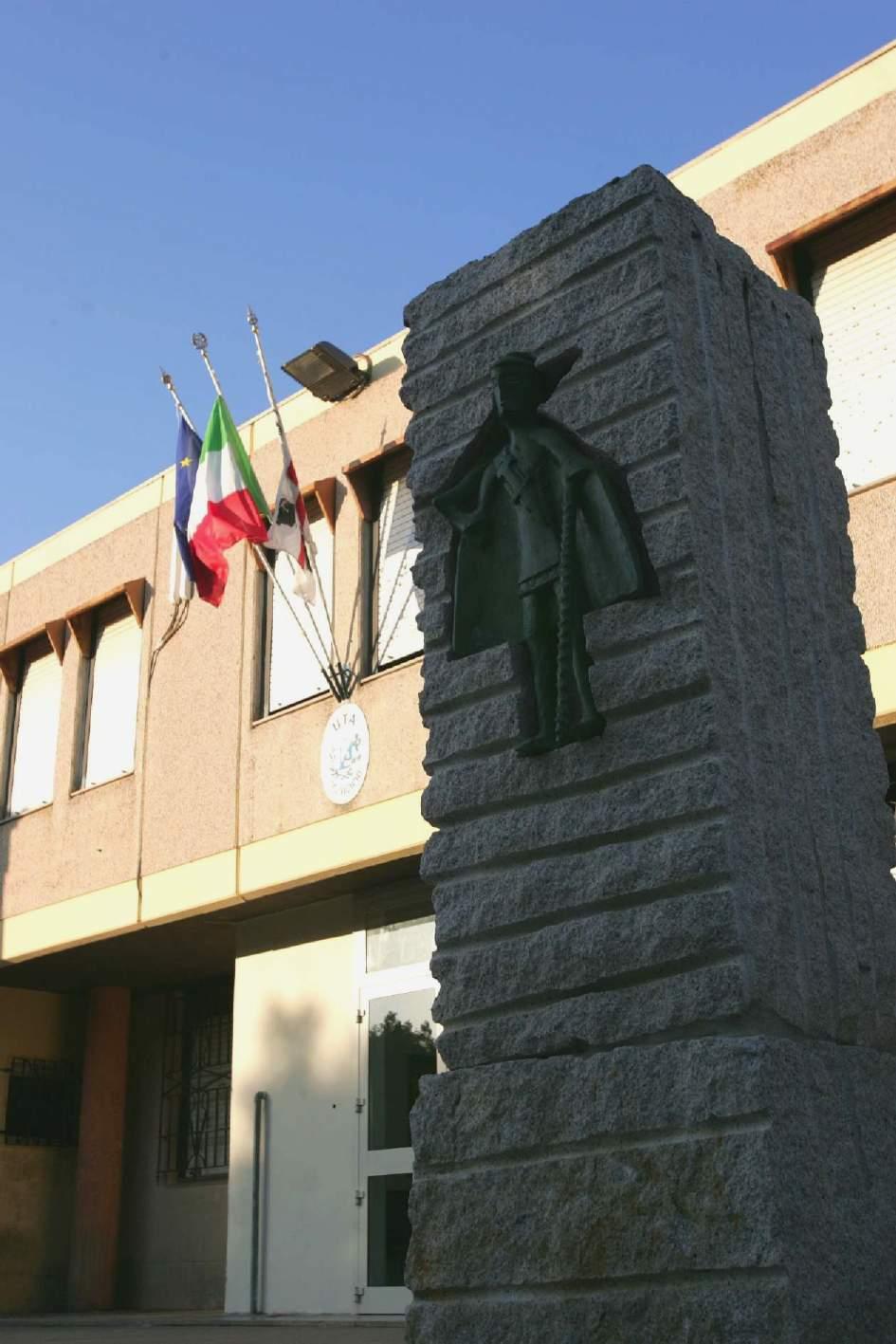 - Uta, il municipio