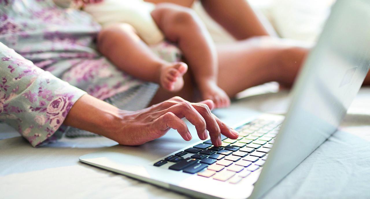 Non siamo un Paese per mamme: «Fare figli è un’impresa, ecco perché» – I dati in Toscana
