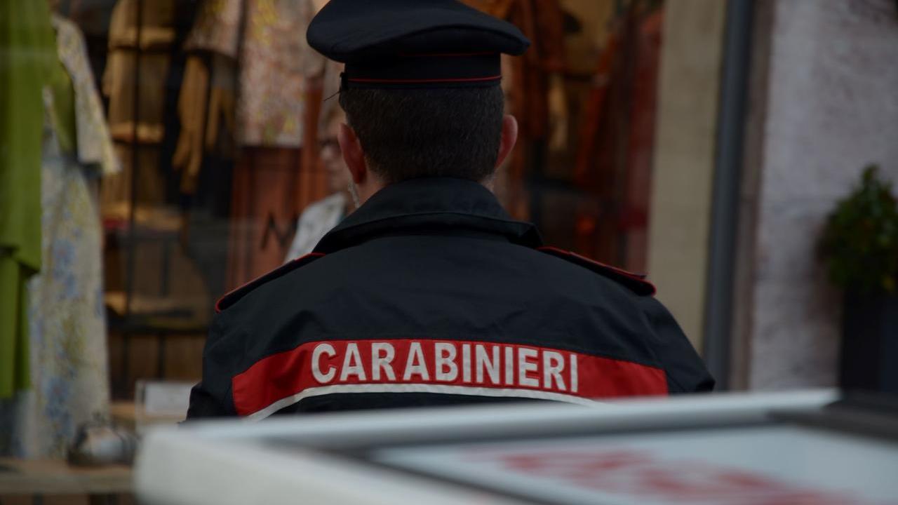 In casa aveva droga e contanti: scatta l’arresto per un uomo