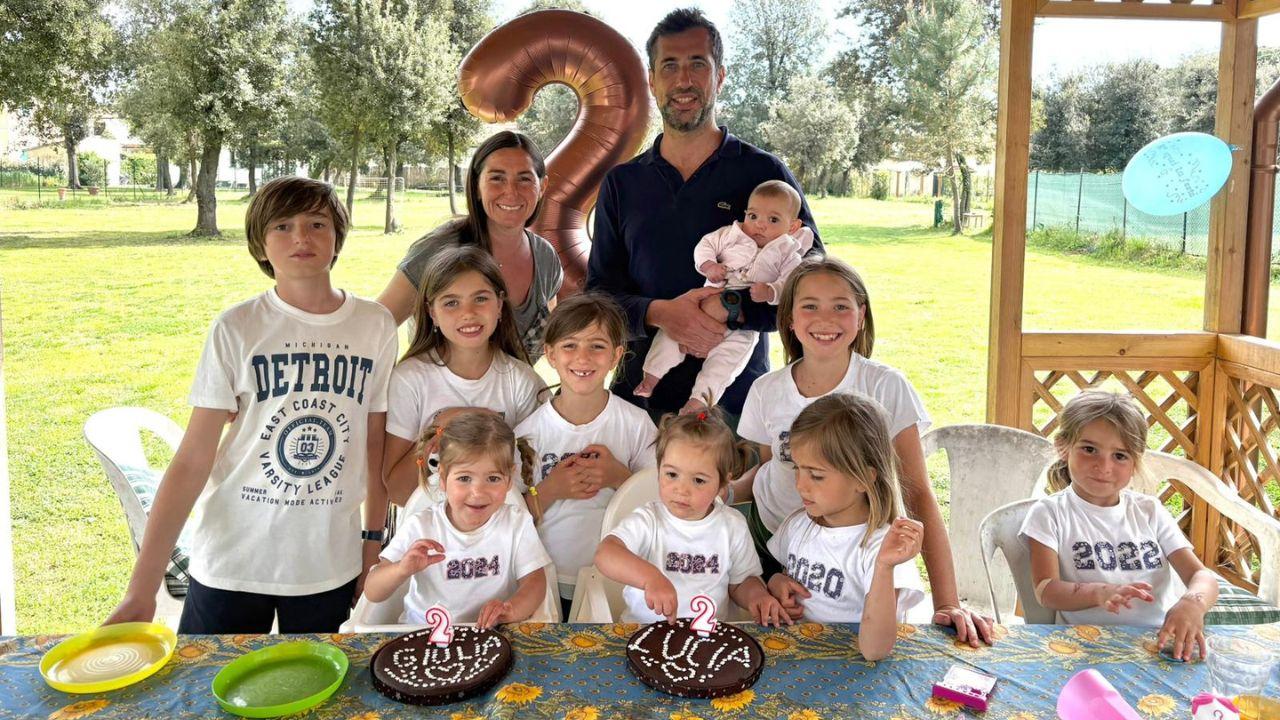 
	Francesca Levi D&rsquo;Ancona e Alessio Brunetti insieme ai loro nove figli: il pi&ugrave; grande ora ha 12 anni

