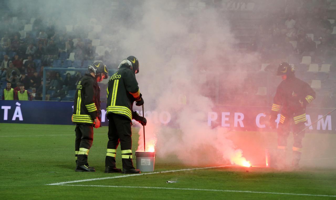 Reggiana, maximulta da 15mila euro per i fumogeni lanciati in campo