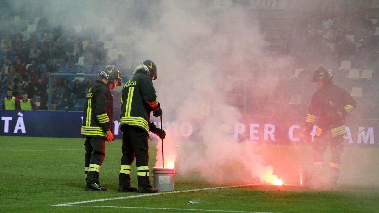 Reggiana, maximulta da 15mila euro per i fumogeni lanciati in campo