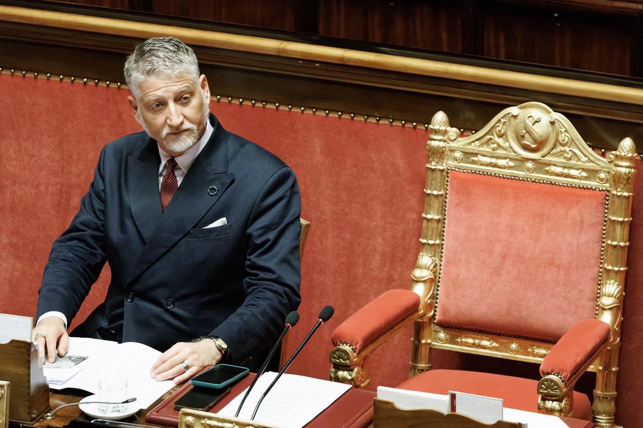 Terremoto al ministero della Cultura, Giuli licenzia tutti – Ecco che cosa è successo
