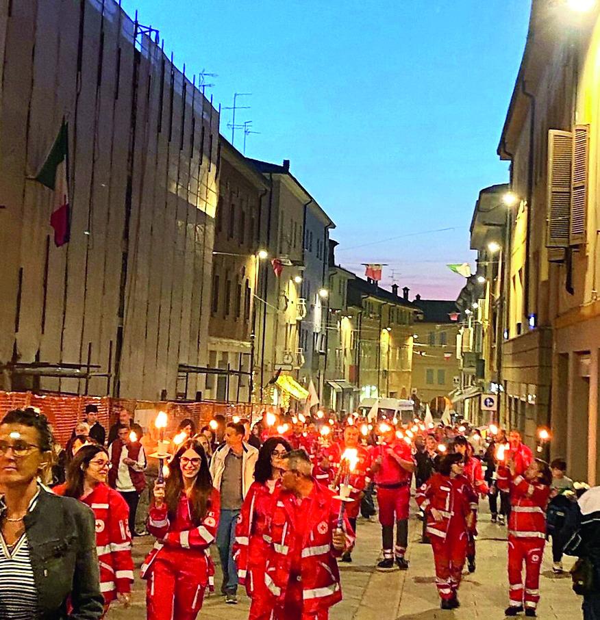 Giornata Mondiale della Croce Rossa: con le fiaccole in centro a Scandiano