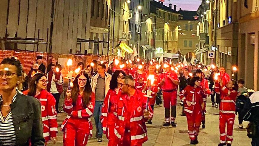 Giornata Mondiale della Croce Rossa: con le fiaccole in centro a Scandiano