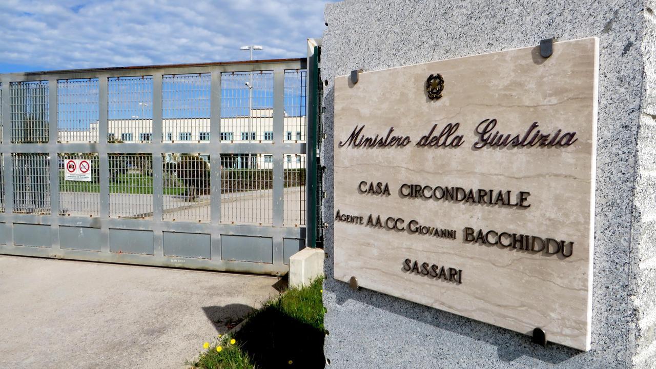 Tensioni nel carcere di Sassari, gruppo di detenuti trasferito nelle aree di sicurezza