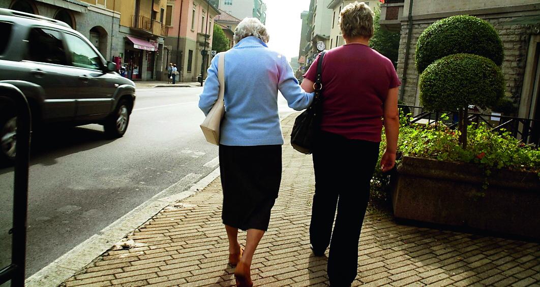 Colf e badanti, aumenta la richiesta anche in Sardegna: 2 milioni entro il 2029