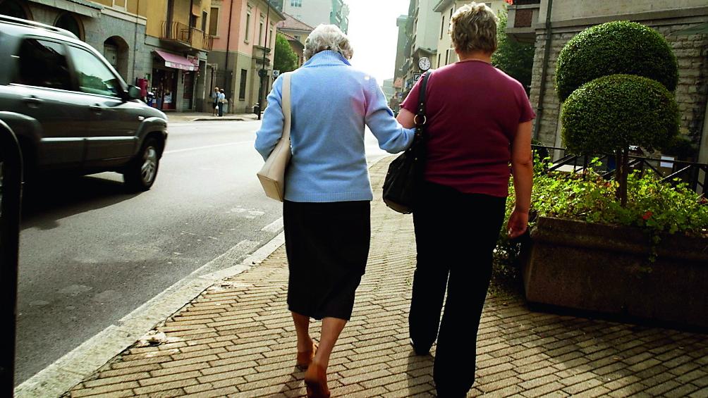 Colf e badanti, aumenta la richiesta anche in Sardegna: 2 milioni entro il 2029