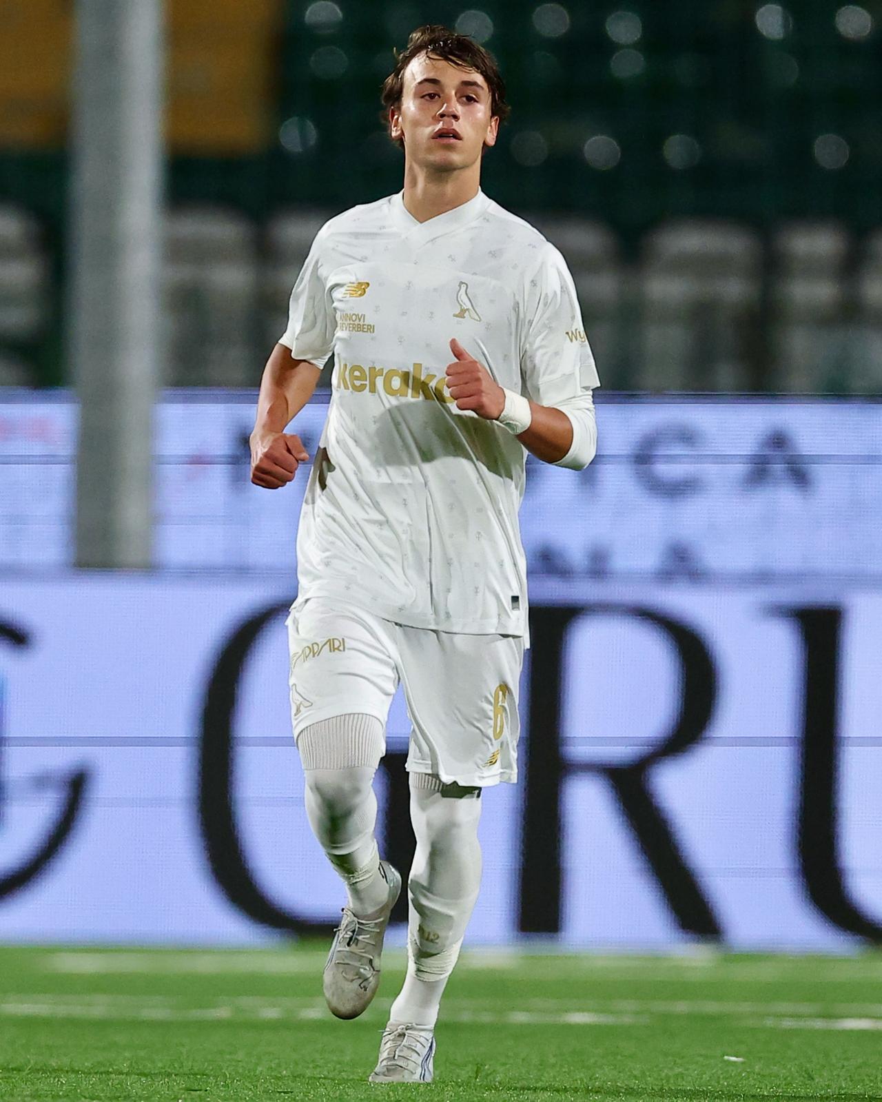 
	Il sedicenne Tito Fabbri con la maglia del Modena ad Avellino

