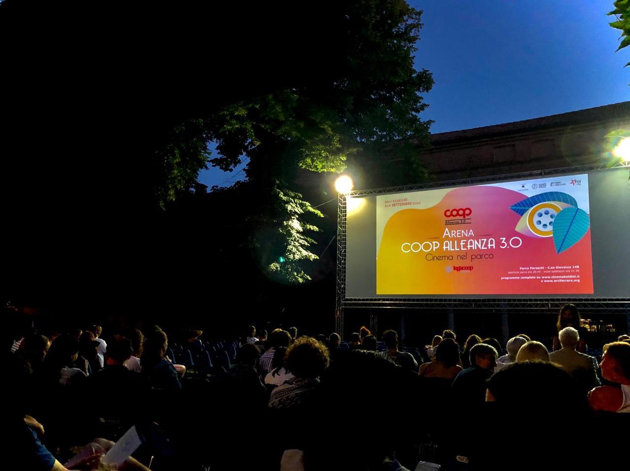 Ferrara, vent’anni di cinema all’aperto: al via una campagna per rinnovare le sedie
