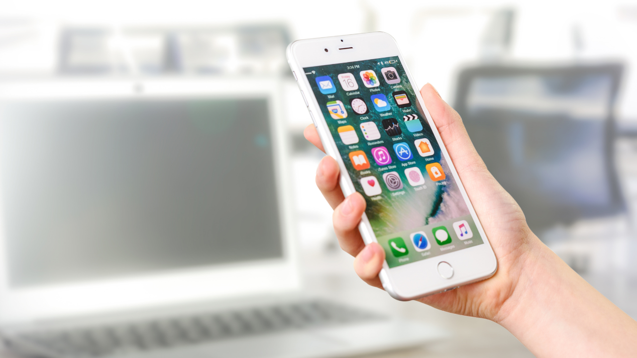Tecnologia, svolta storica in Europa: presto dati trasferibili da iPhone ad Android – Le date “clou” e tutti i cambiamenti