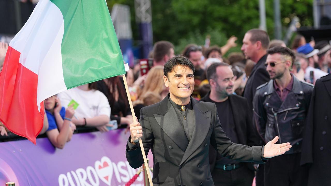 L'arrivo di Sal da Vinci a Vienna per l'Eurovision contest