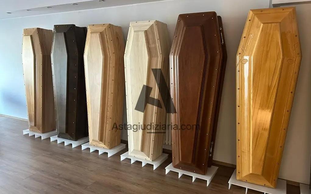 Onoranze funebri in liquidazione: anche 12 bare all'asta