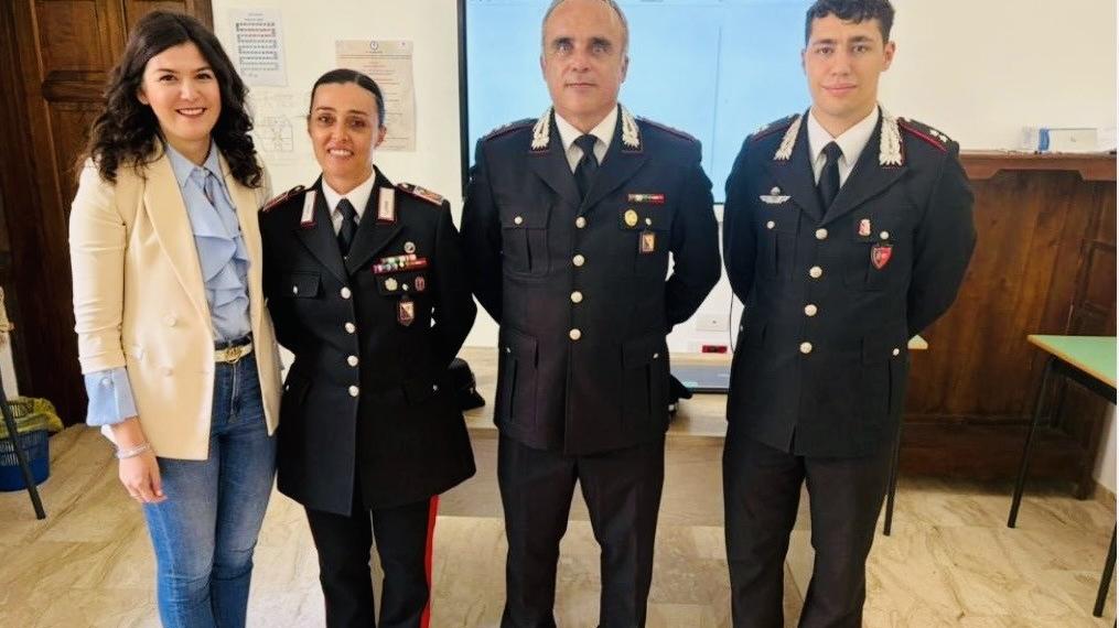 Sassari, i carabinieri in classe per parlare di cyberbullismo
