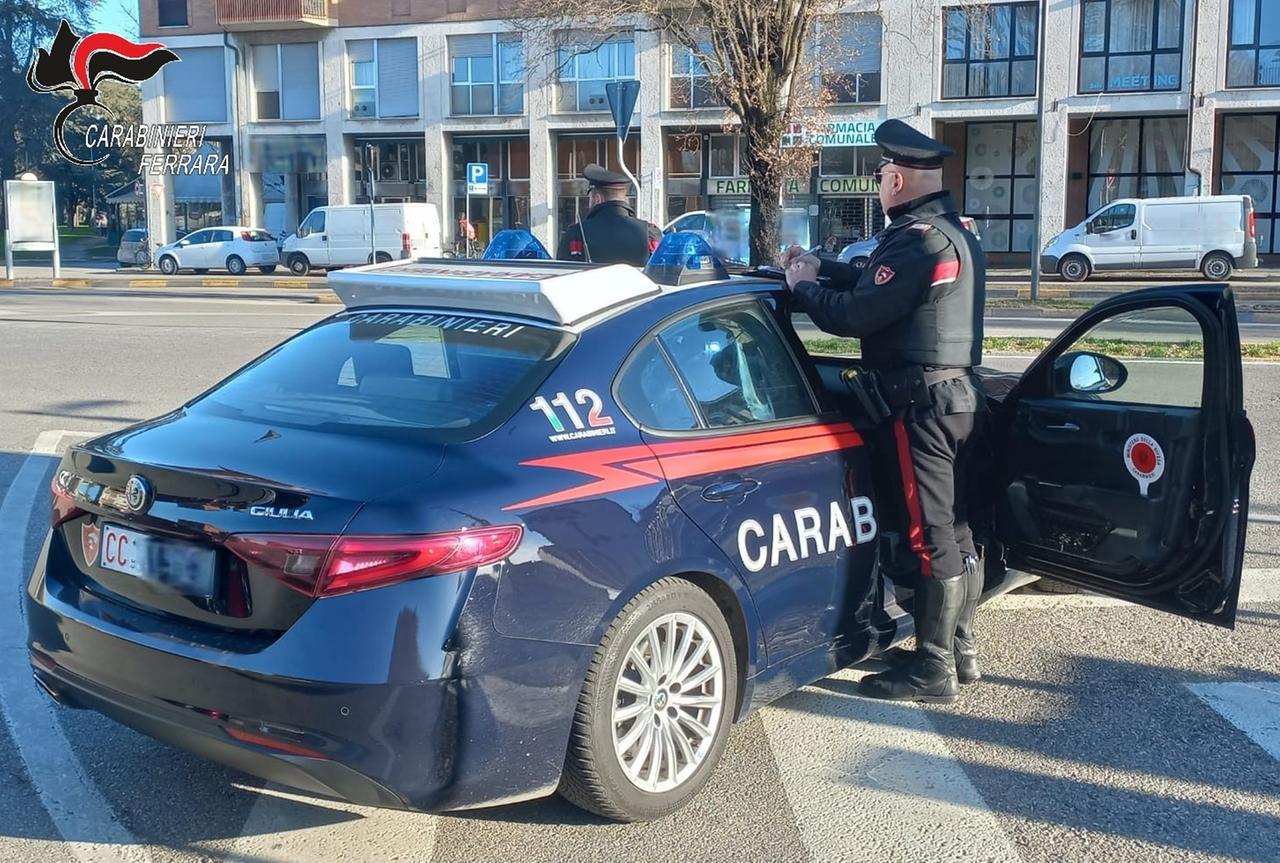 Ferrara, furti seriali ai danni di cicliste: arrestato il ladro delle borsette