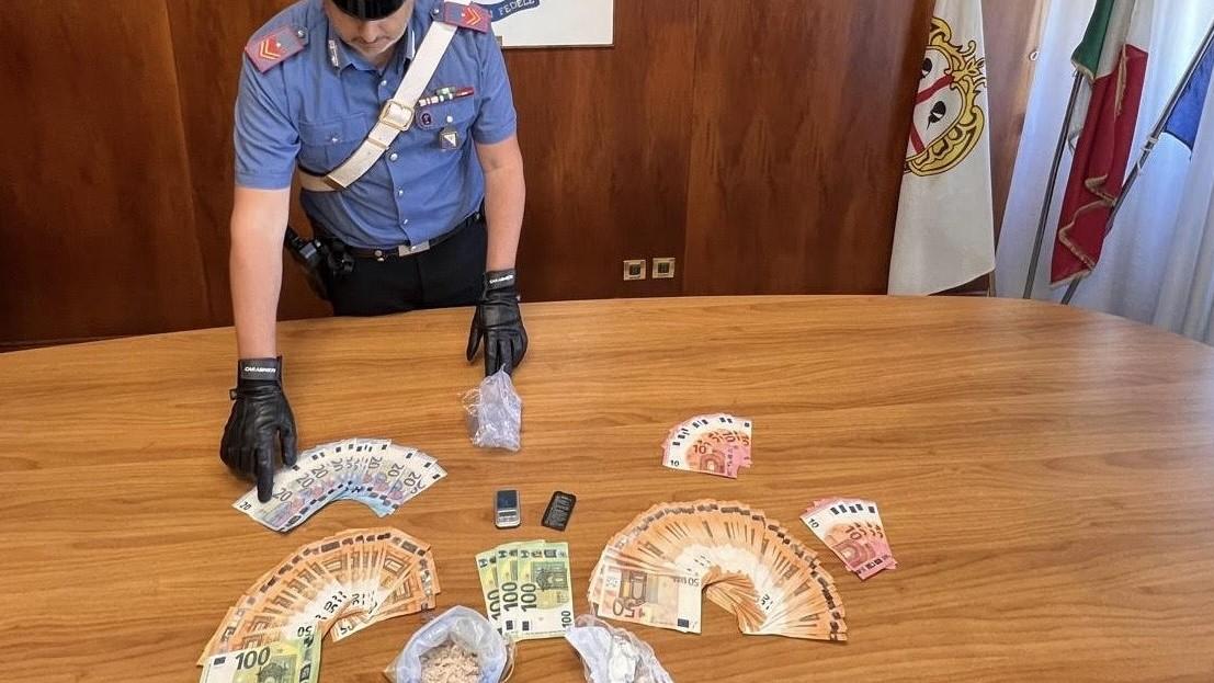 Aggrediscono i carabinieri durante un controllo antidroga: arrestati padre e figlio